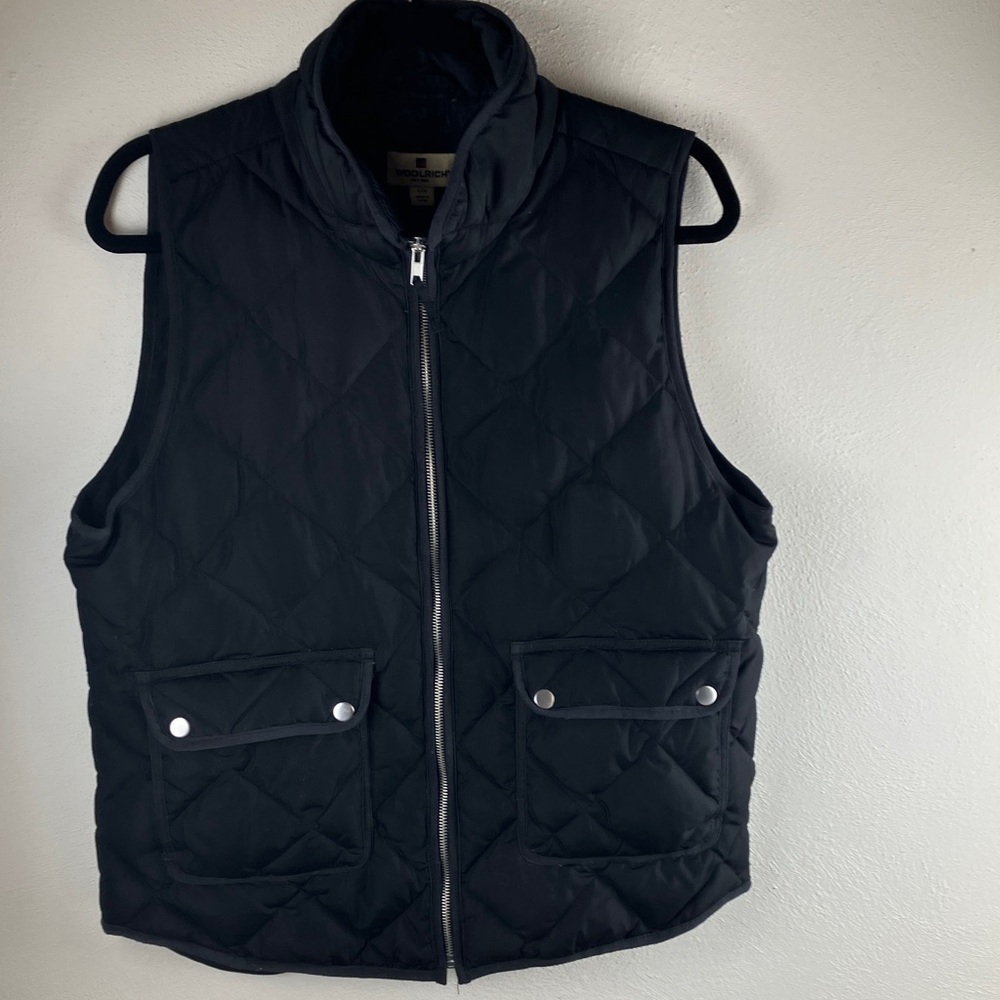 Woolrich Women’s Black Quilted Down Vest Size L Duck Down Fill, Snap Pockets